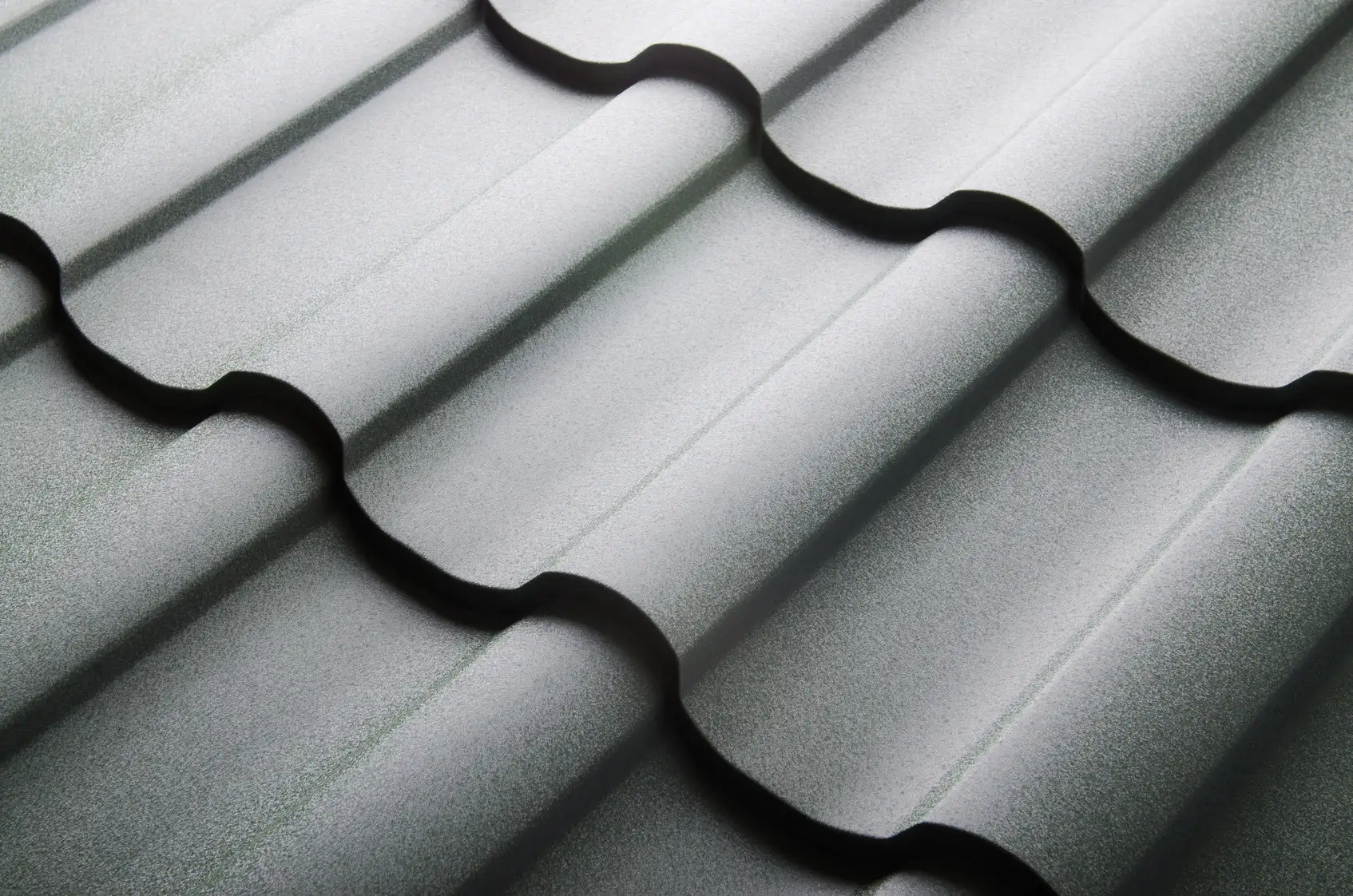Krótkie porównanie dachówki betonowej i ceramicznej