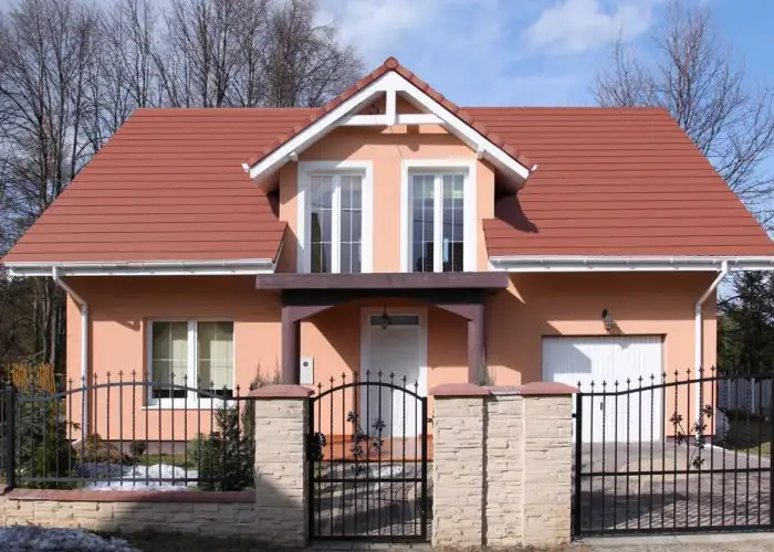 Płaskie dachówki: urok prostoty