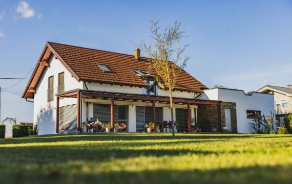 dom na polu